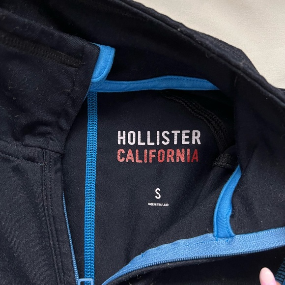 HOLLISTER WORKOUT TOP - Picture 3 of 4